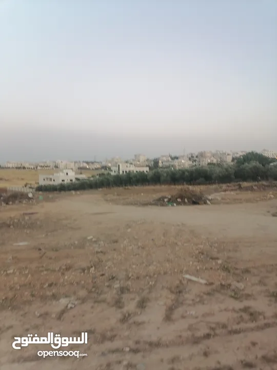 عده قطع قرب شارع المطار اليادوده