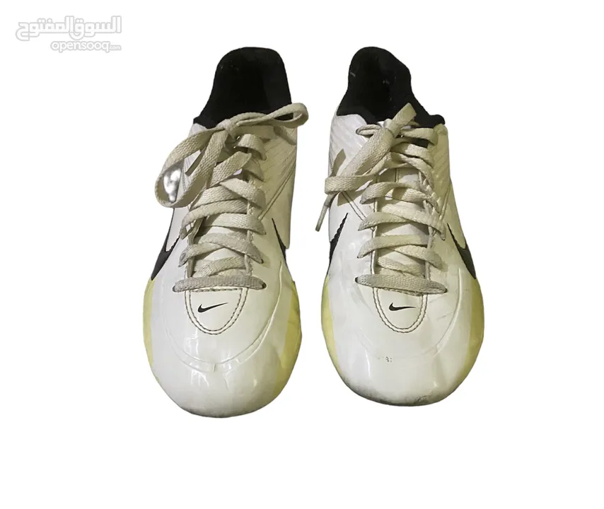 Soccer shoes