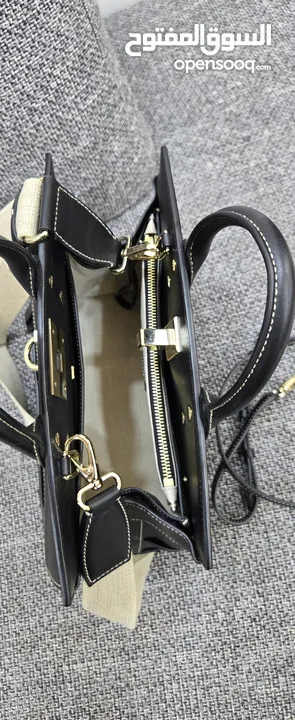 شنطة جلد طبيعي ( salvatore ferragamo calfskin thestudiocagebagsella) صناعة ايطالية