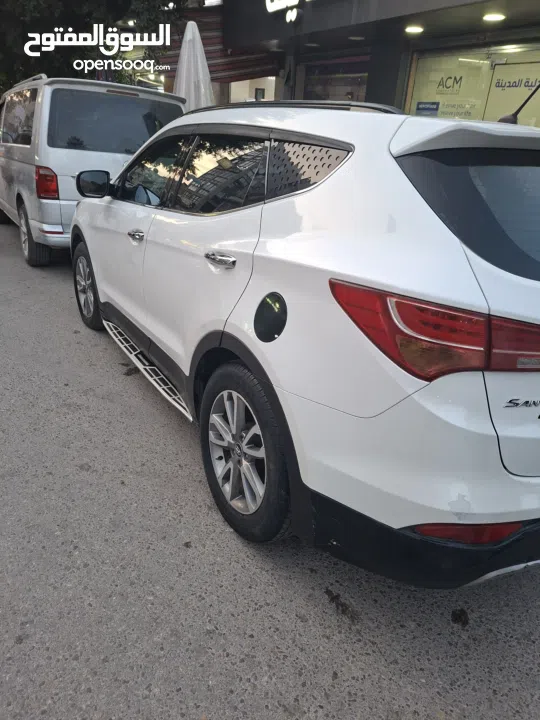 سانتافي 2014 لون ابيض 4*4 ماتور 2000 ديزلكاش 73000 ممكن دفعه لا تقل عن 40000 وشكات مع فرق بالسعر