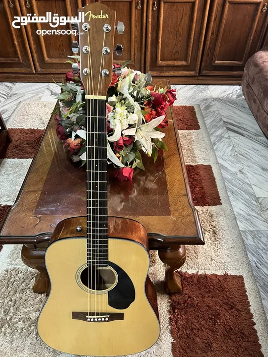 جيتار Fender+Yamaha Acoustic مع الملحقات للبيع