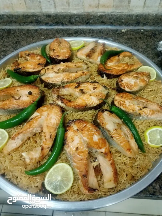 شيف شرقي وغربي وسلطات ابحث عن عمل خبرة في الاكل العربي والغربي والسلطات خبره اكثر من 15سنه