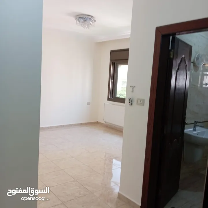 شقه فارغه مميزه للايجار ـ الرابيه ـ 160 متر باجره 5200 دينار