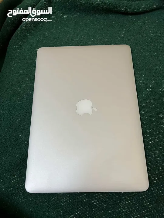 Macbook Air 2017مستعمل بحاله ممتازه ونظيف جدا عليه نظامين الماك و الويندوز