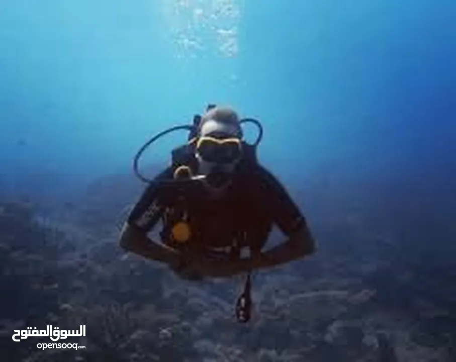 ساعه غوص  ستزن 200 متر اصليه ساعه مميزه جدا جدا ومرغوبه لدى الحميع بحاله فوق الممتازه