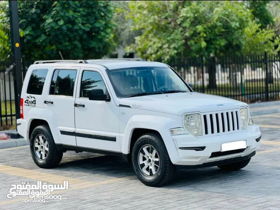 JEEP 2012 LIBERTY EXCELLENT CONDITION