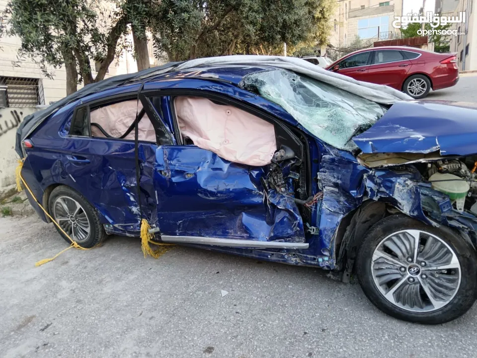 نشتري جميع السيارات والبكمات الحديثه الحديثه المضروبه ولقالبه على ضربتها