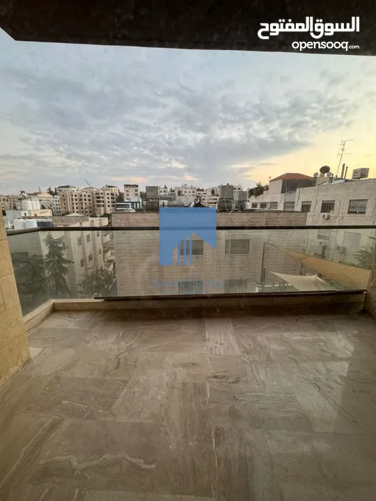 شقة فاخرة للبيع في الشميساني طابق ارضي معلق 230م تشطيب سوبر ديلوكس بسعر مغري لم تسكن