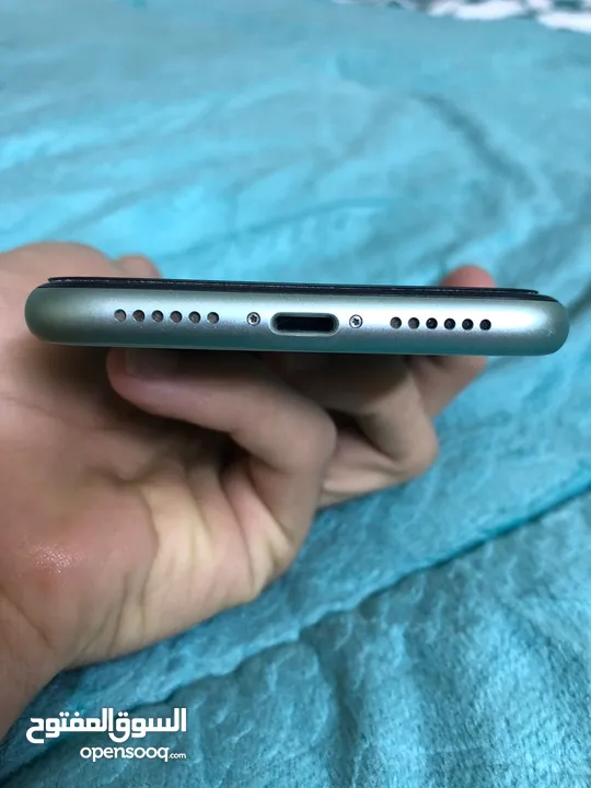 iPhone 11 عادي الجهاز نضيف مبدل بطاريه فقط و وكاله و  سعه =90 ذاكره 128  الجهاز نضيف شخط مابي