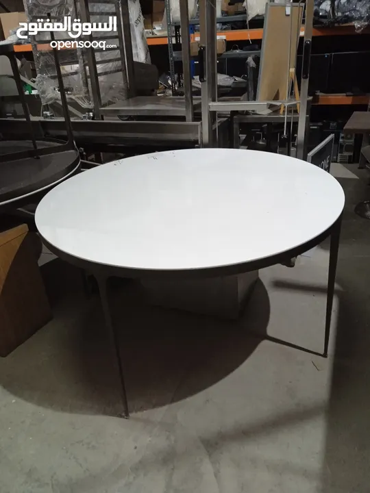 Round white colour table