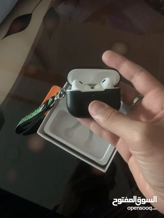 AirPods Pro ايربودز برو جديد حالة ممتازة