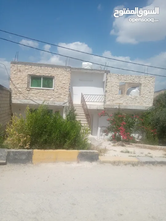 بيت للبيع طابقين مع مخزن