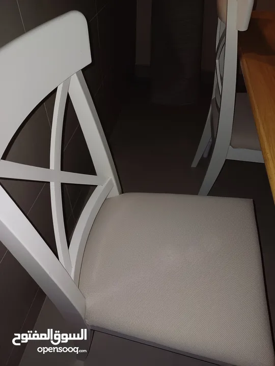 Table with 4 chairs