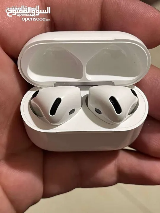 أختار الأصلي وريح راسك النسخة الأحدث والأقوى  بطارية تصل إلى 5ساعات من الأستخدام Apple AirPods 4 AN