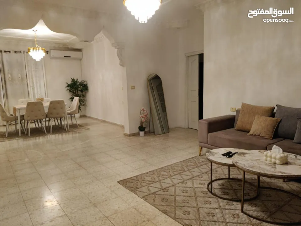 شقة للبيع بطولكرم البلد بسعر مغري ومساحة كبيرة