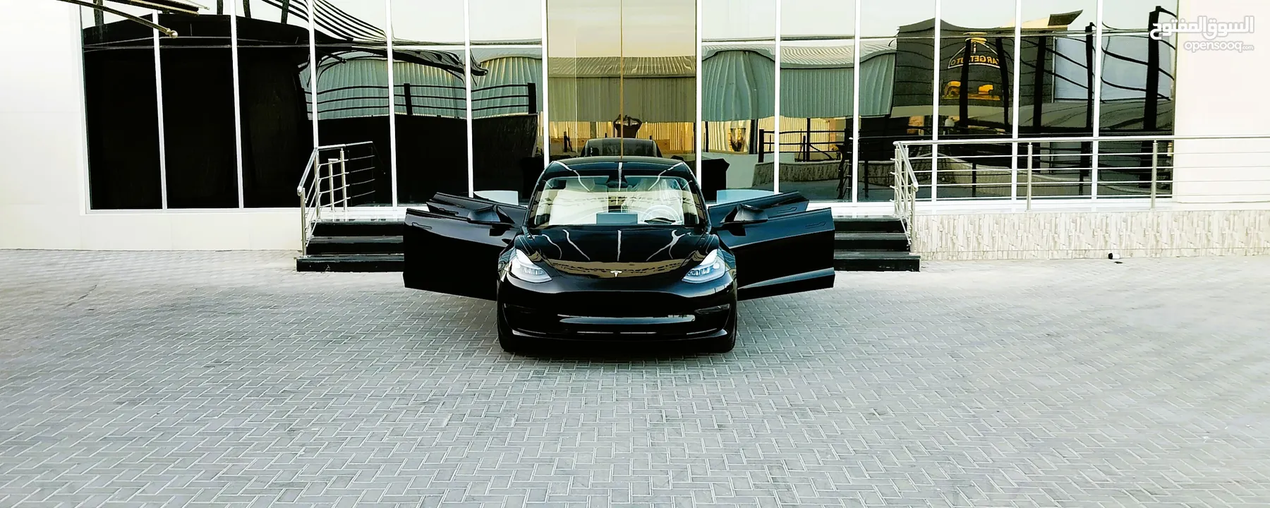 تيسلا 2023 model 3 فحص كامل اوتوسكور لون اسود ملوكي داخلي ابيض بحالة الوكالة بسعر لقطة ومحروووق