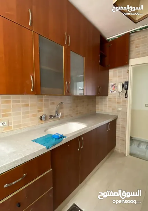 Flat in CLASSIEST area of hamra for sale