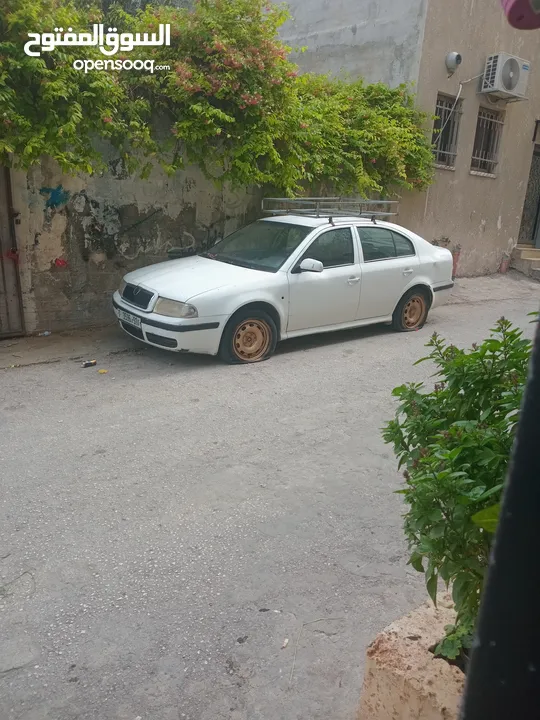 سكوده اكتافيه موديل 2002 ديزل جير عادي اصل عمومي لون ابيض مطور 1900 جير ومطور شغلات ميه ميه