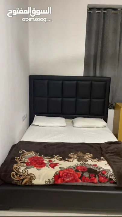 High-Quality Bed with Padded Headboard for Sale    سرير عالي الجودة مع لوح رأس مبطن للبيع