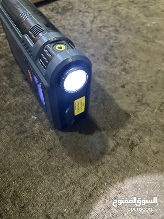 مكثف طاقة ( Jump starter ) لشحن بطارية السيارة بالإضافة إلى القدرة على نفخ العجال