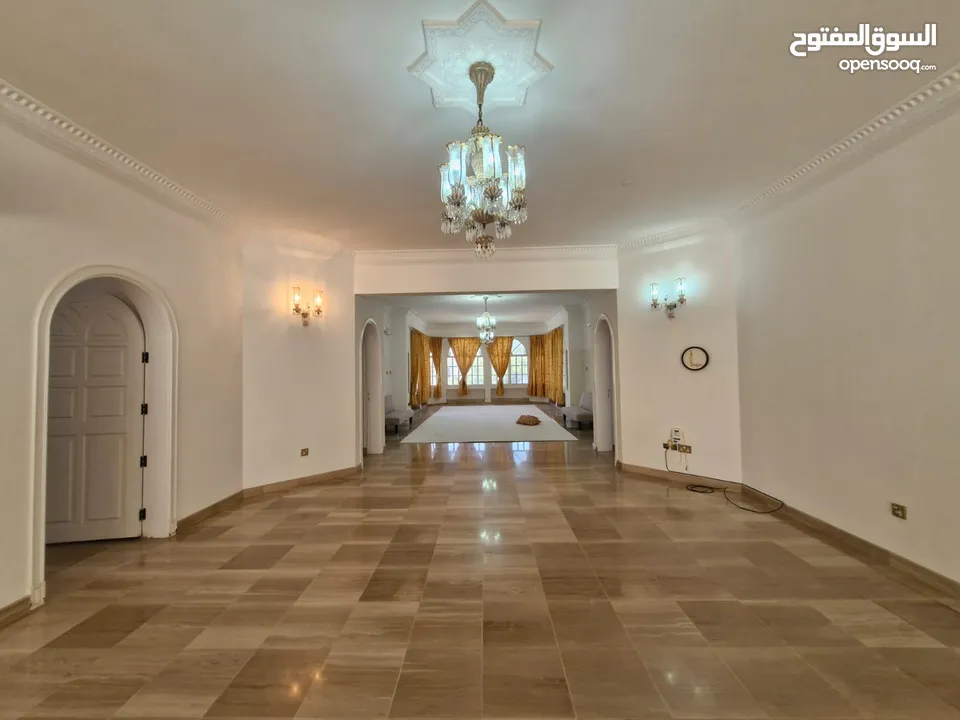 7 BR Amazing Villa In Shatti Al Qurum For Rent