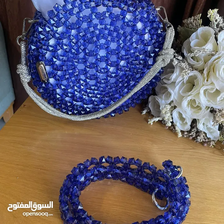 حقائب يد هاند ميد  او صناعه يدويه حسب الطلب  بالحجم واللون والموديل المرغوب ليه