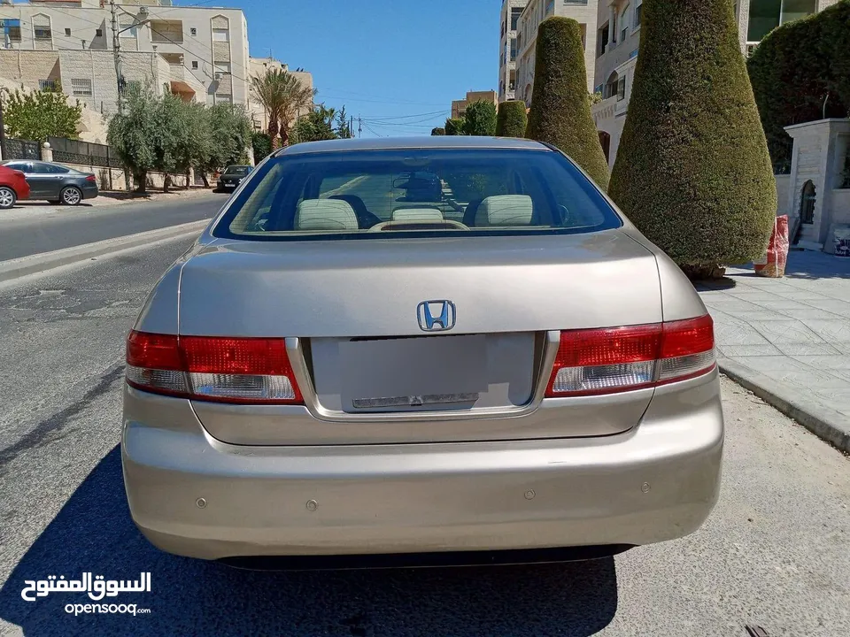 هوندا اكورد بنزين (2005) للبيع  وارد الخليج داخلية نظيفة بودي نظيف السعر قابل للتفاوض