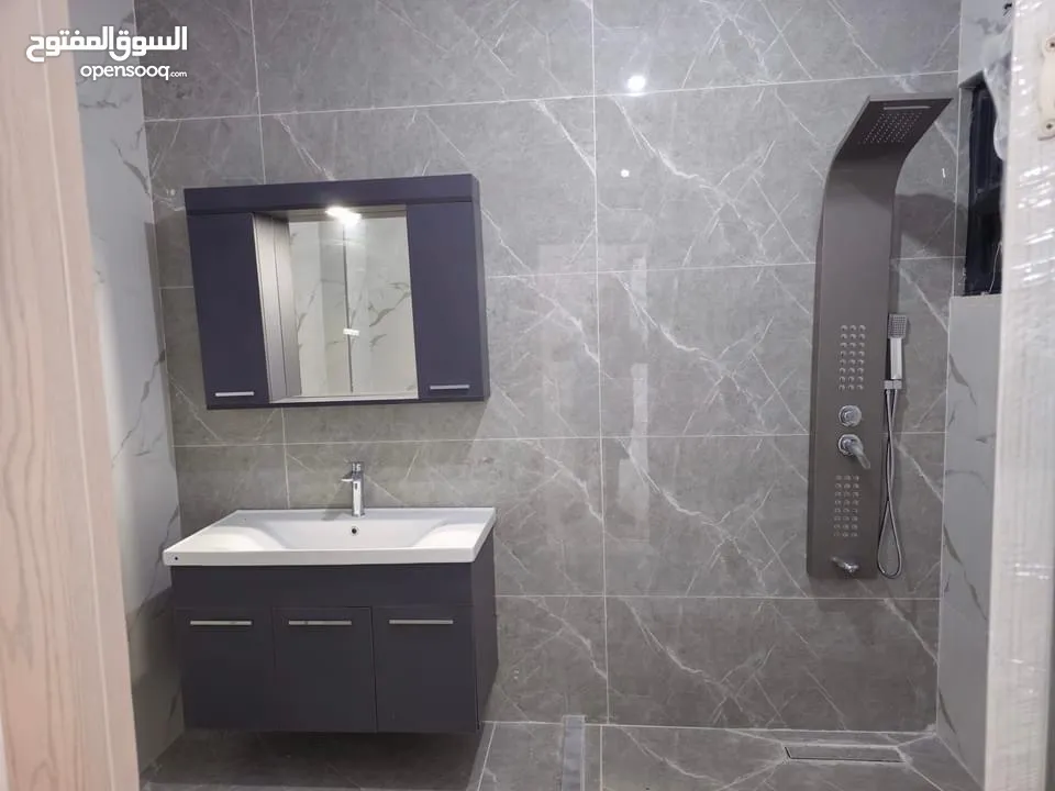شقق سكنية للبيع / الكرك - الوسية / متوفر شقق في جميع الطوابق / تشطيبات ديلوكس و بأسعار منافسة.