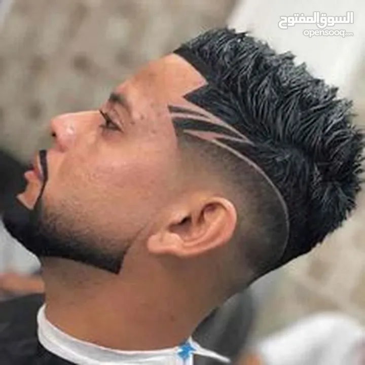 قلم موس مع 10 شفرات استبدال حسب  نوع الشعر وحجم الرأس و الرسمه المطلوبه