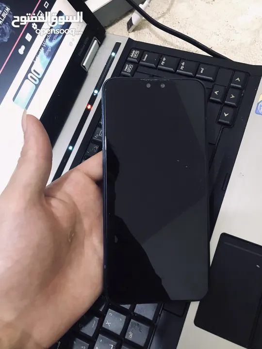 جهاز هواوي y9 2019 بحالة الوكالة استعمال بسيط .. كما هو موضح بالصور معاه شاحن وسماعات