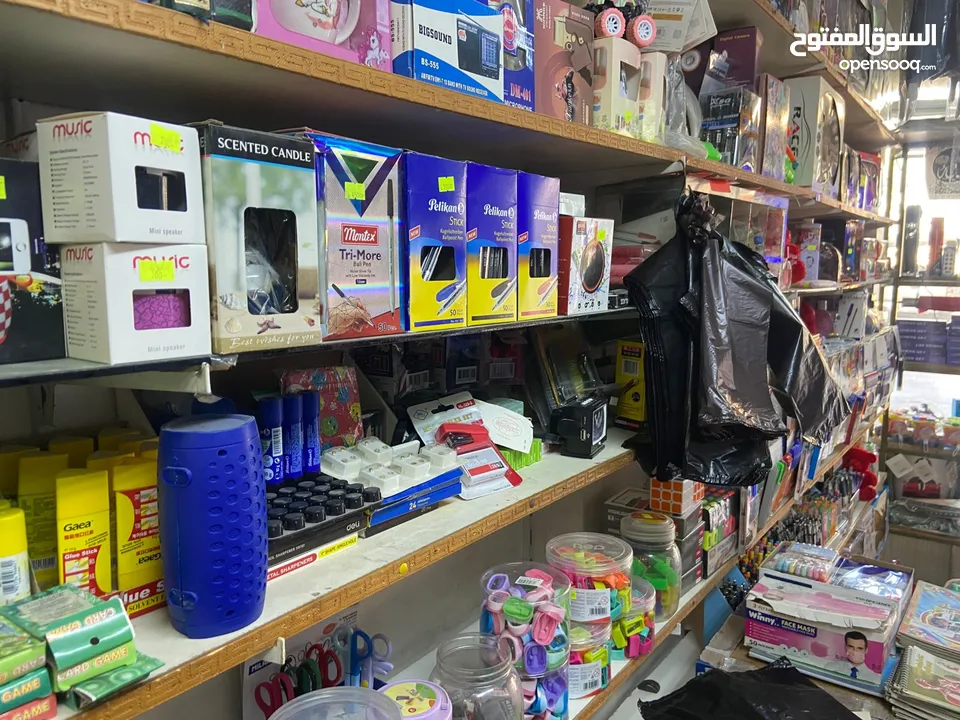 بضاعه مكتبه للبيع والمحل للإيجار