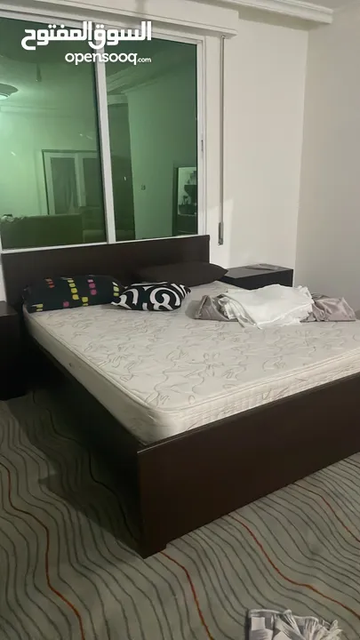 سرير خشب متين جدا