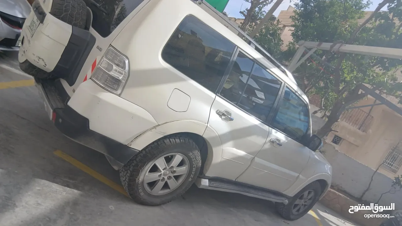 ميتسوبيشي باجيرو 2008