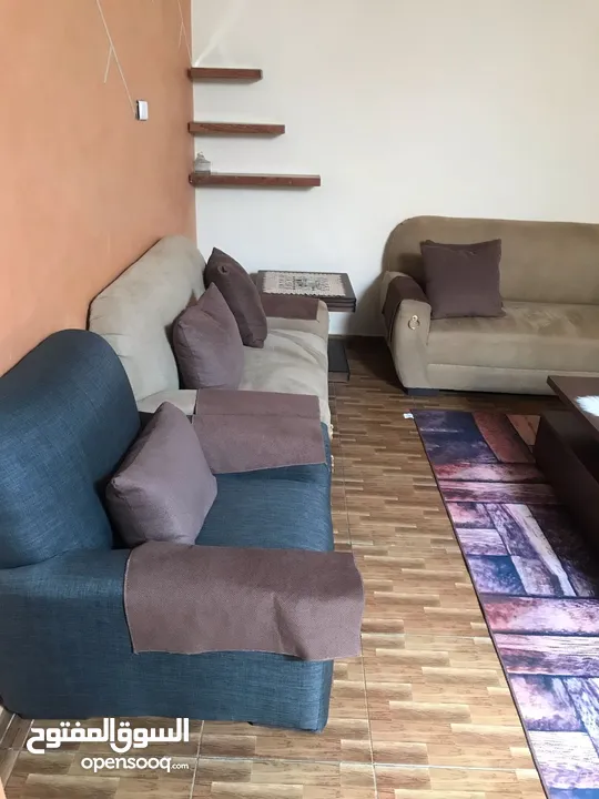 طقم كنب 8 مقاعد استعمال قليل جدا