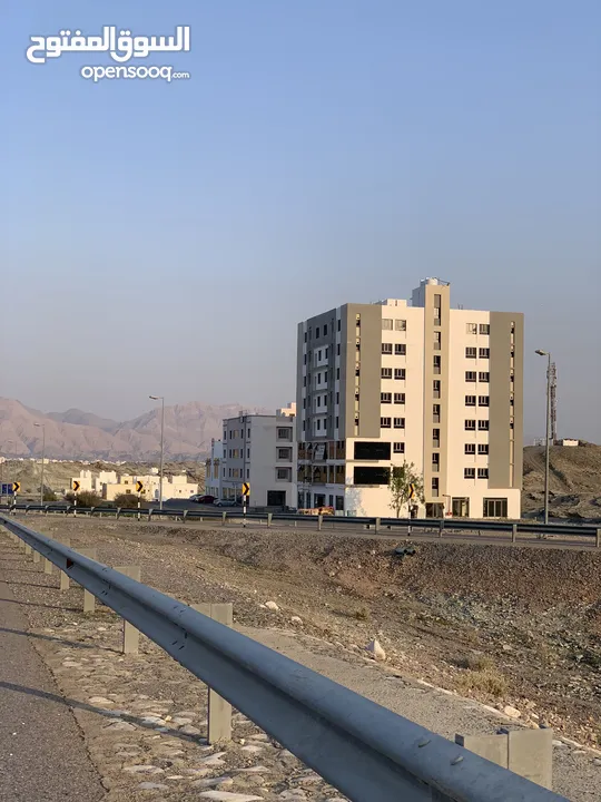 فرصة استثمارية لا تعوض مبنى جديد سكني تجاري للبيع عند عقبة العامرات مقابل محطة نفط عمان