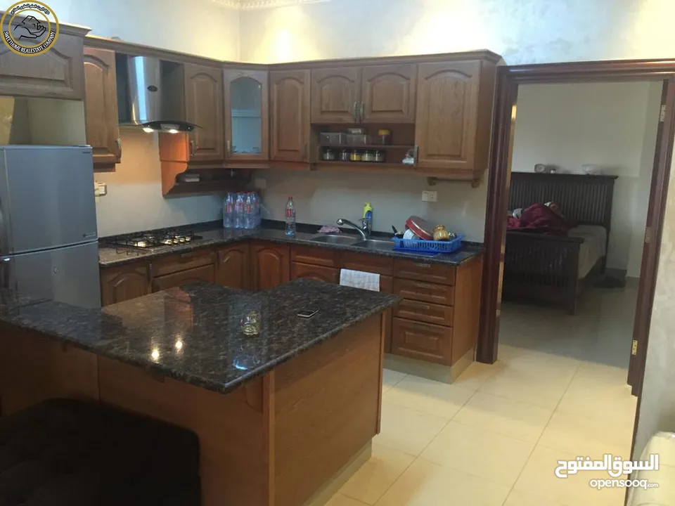 شقة مفروشة فاخرة للبيع في أم السماق الجنوبي  - خلف ال ( C-Town) طابق ثالث مع روف دوبلكس 290م