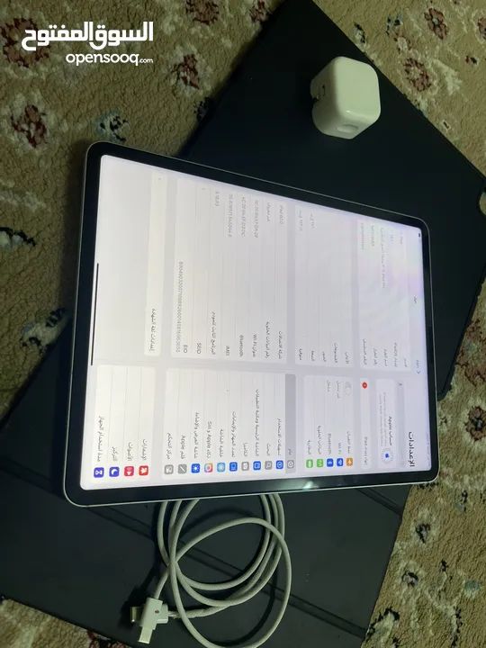 ايباد برو 12.9 انش 256 قيقا 2022 ام تو m2 خط شريحه 5g نظيف جدا مع الاغراض الصامل يراسلني وتساب