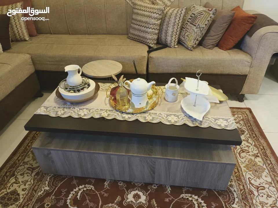 كورنر جلوس