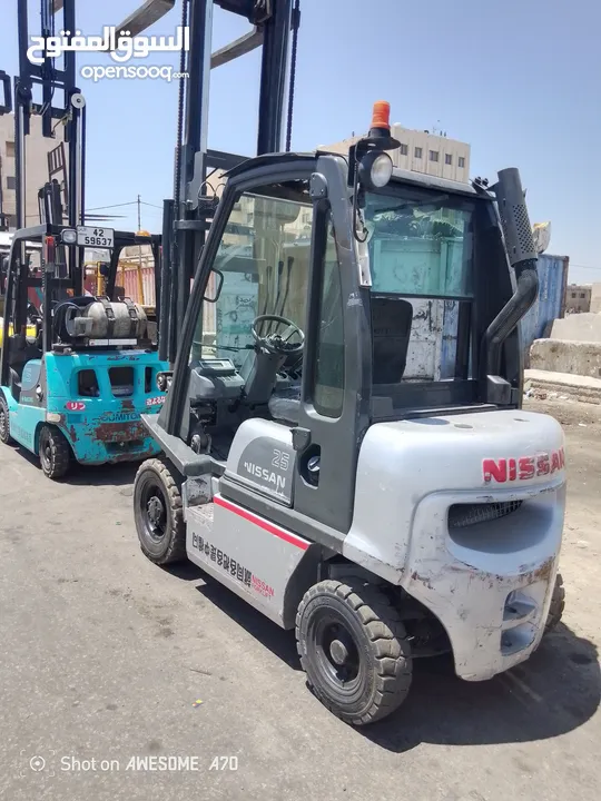 رافعه شوكيه نوع نيسان ديزل بحاله جيده جدا حمولة 2 طن ونص 3حركات صايد شفت