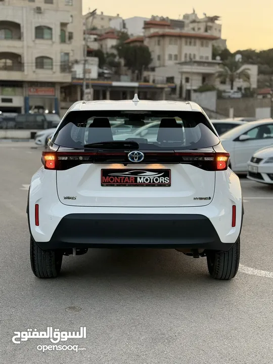 تويوتا ياريس كروس ترخيص 2022 محرك 1500 هايبرد جير أوتوماتيك 172 حصان