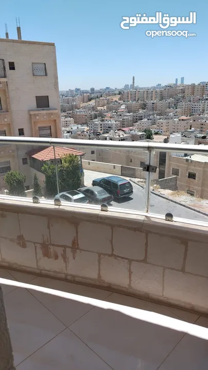 شقه موقع ممتاز للإيجار السنوي بوسط عمان
