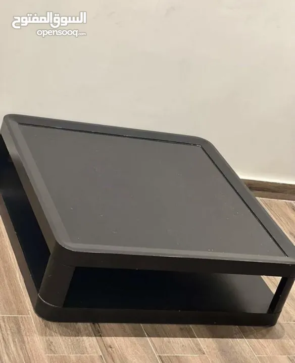 طاولات لون اسود