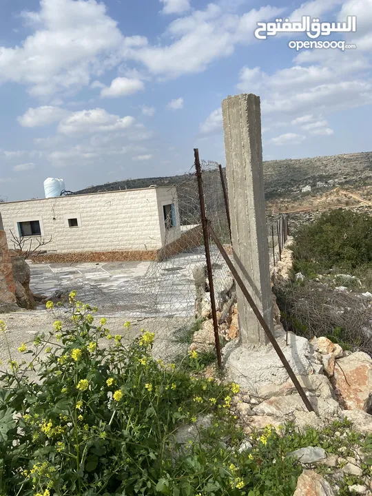 بيت ريفي مع مزرعة