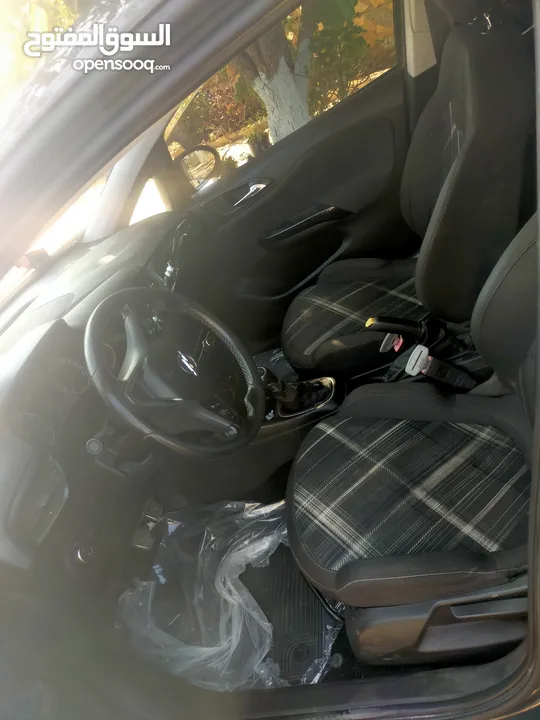 ابل كورسا مديل 2016