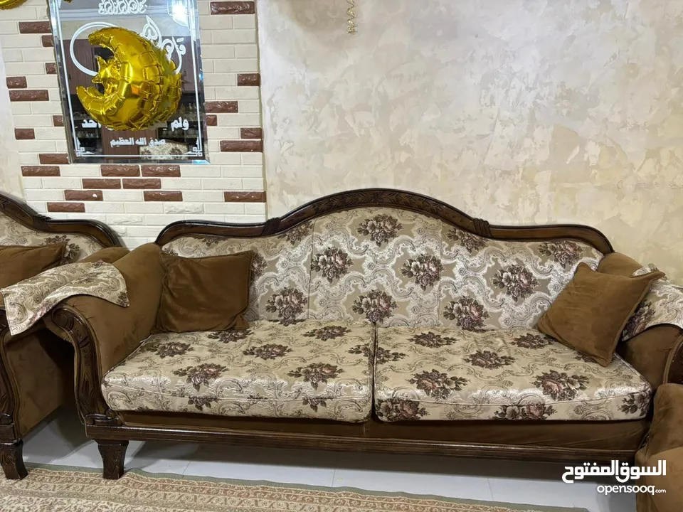 كنب مستعمل بحالة ممتازة للبيع