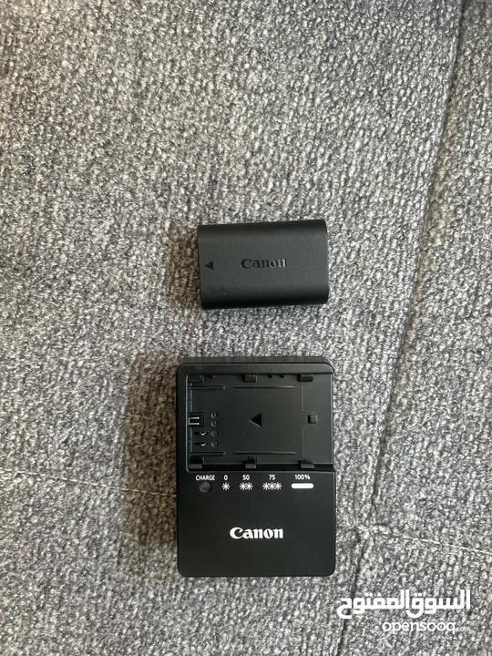 كاميرا Canon 80D شبه جديدة للبيع مع عدستين احترافيتين (75-300mm + 50mm) واكسسوارات كاملة