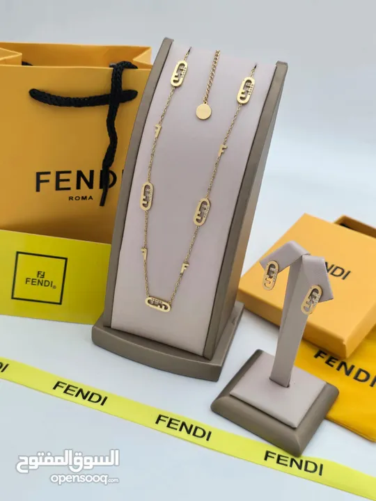 اكسسوار سلسال مع الحلق ماركات لويس فيتون وكارتير وديور وفالنتينو جميع الباراندات ماستر كوالتي