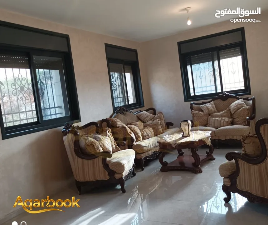 بيت مستقل مع مساحة خارجية للبيع