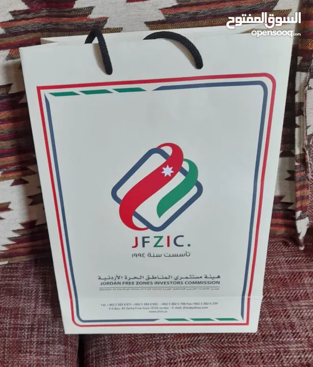 شبر هدايا مع لوغو باجة موظف تيشيرت