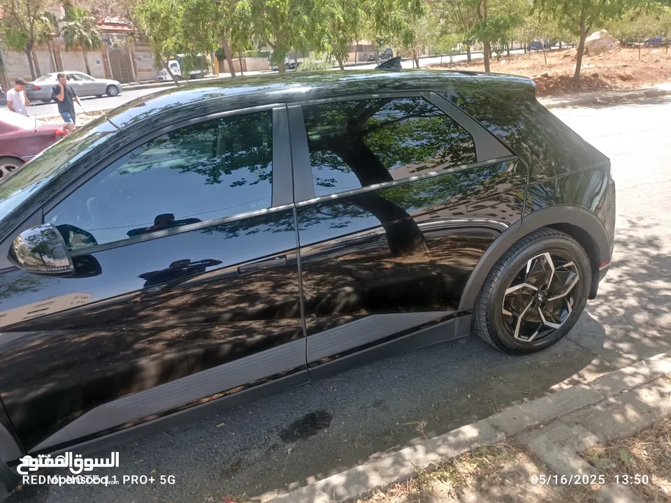 سياره موديل 2022 ايونك 5 كهربائيه لون اسود ميتاليك دفع رباعي اكبر بطاريه تمشي فوق 550 كيلو سبعه جيد